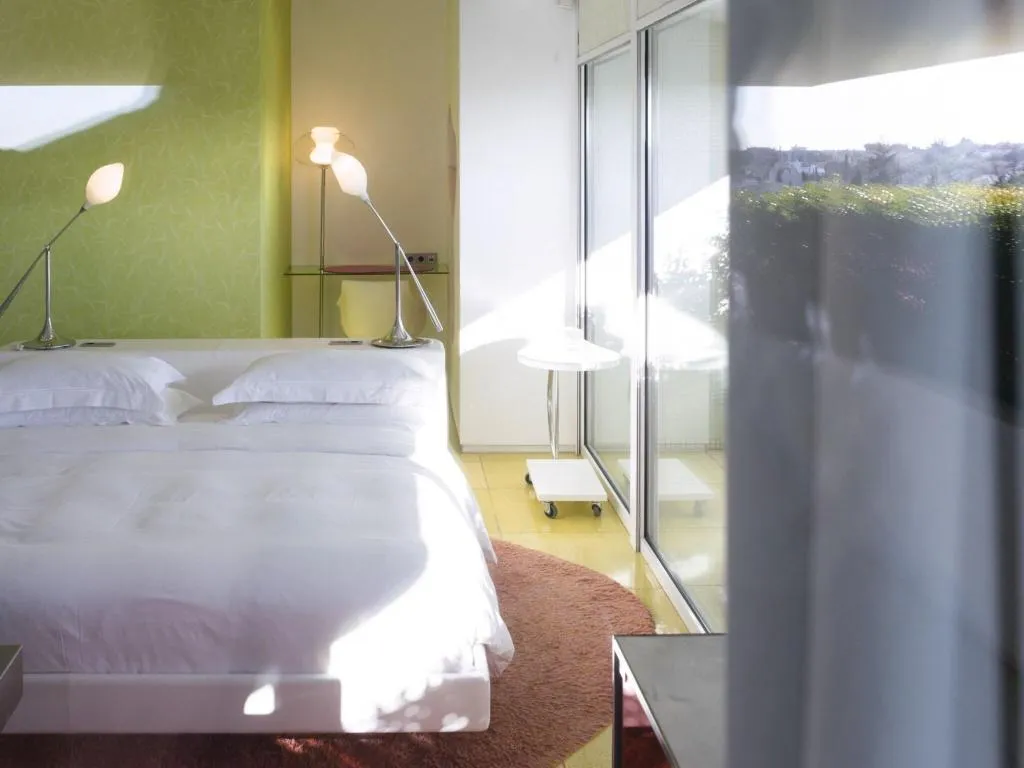 Room, Semiramis, Athens