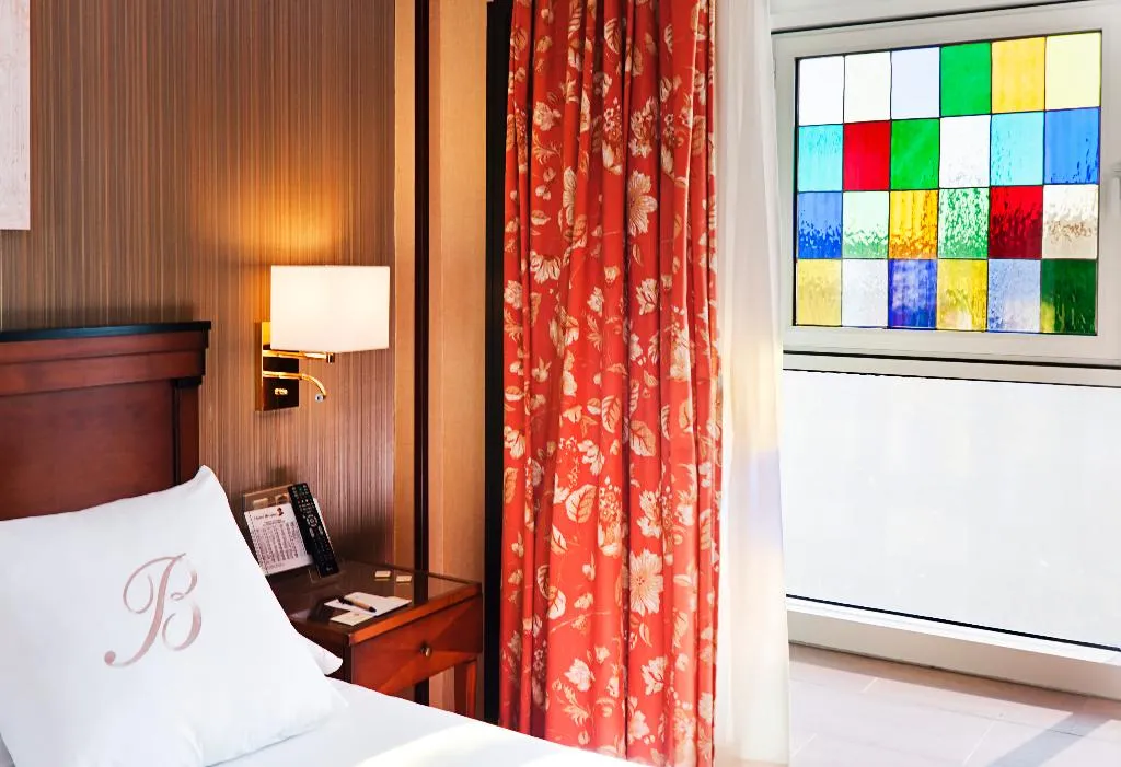 DOUBLE SINGLE USE STANDARD Room, Becquer, Seville