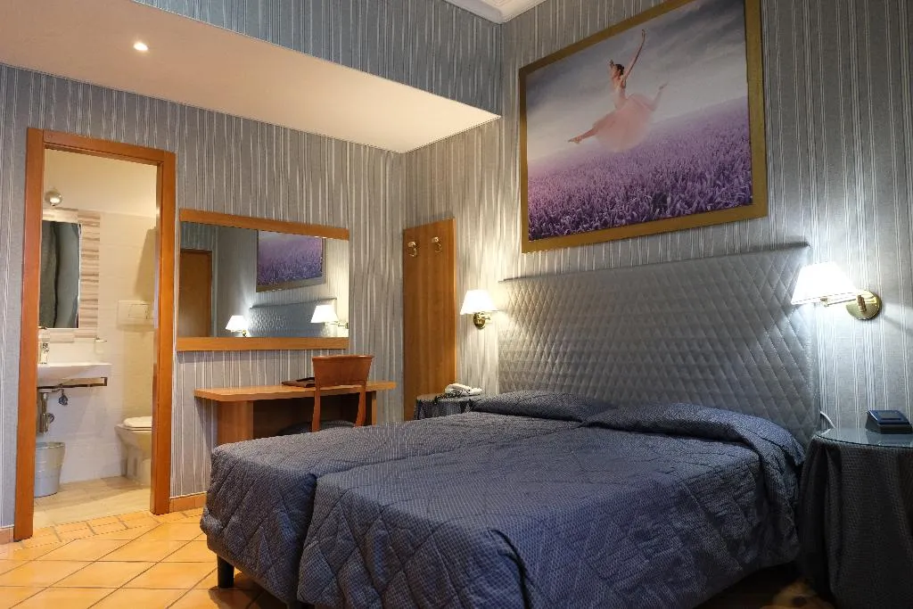 TRIPLE STANDARD Room, Hotel Lirico, Rome