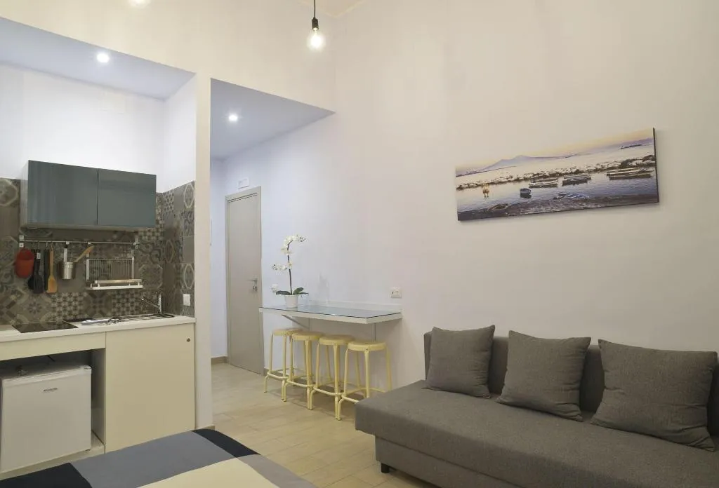 Room, B B Emme21, Naples