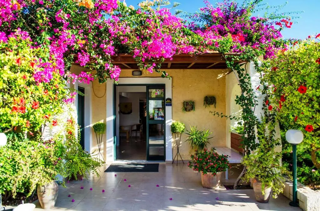 Lobby, Your Memories, Crete