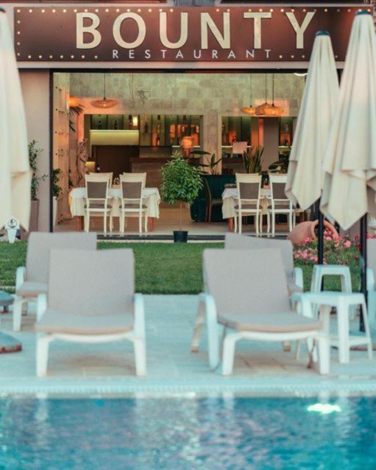 Bounty Hotel, Kavaje