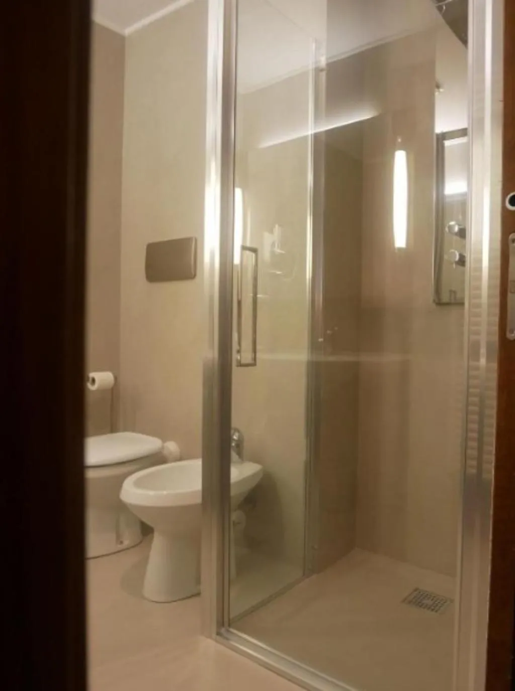 DOUBLE DELUXE QUEEN BED Room, First Hotel Malpensa, Milan