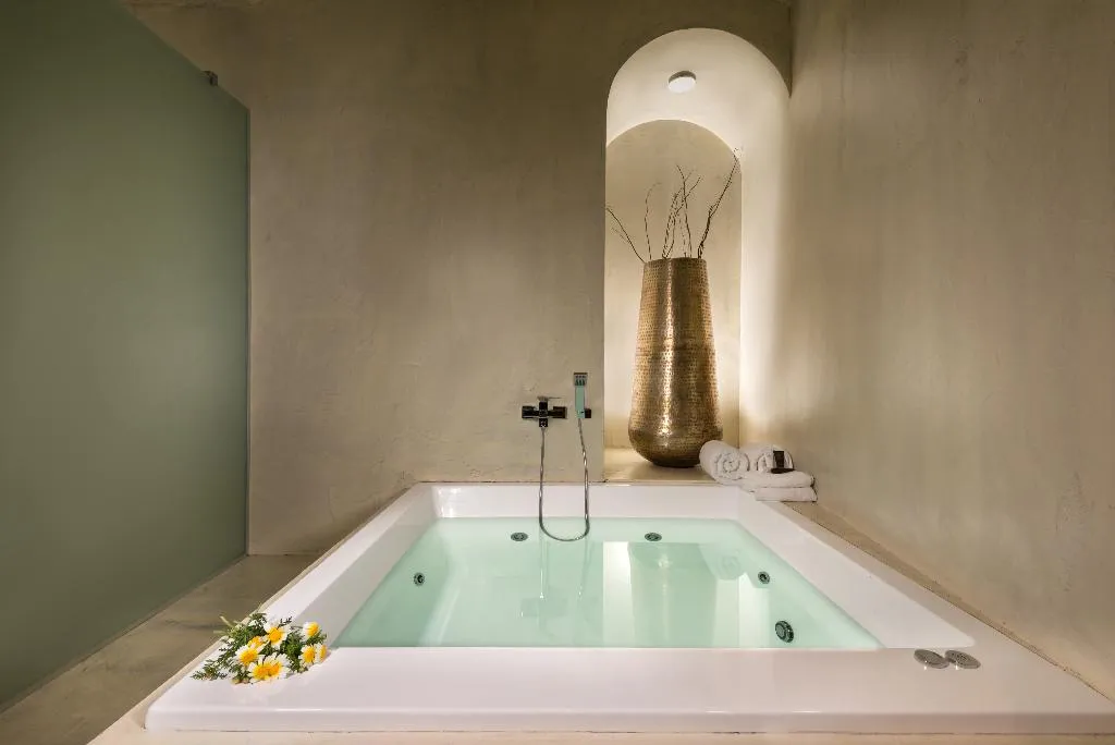 SUITE WITH JACUZZI Room, Mythical Blue Luxury Suites, Santorini