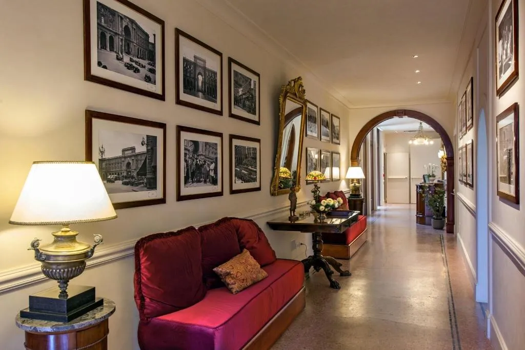 Lobby, Pendini, Florence