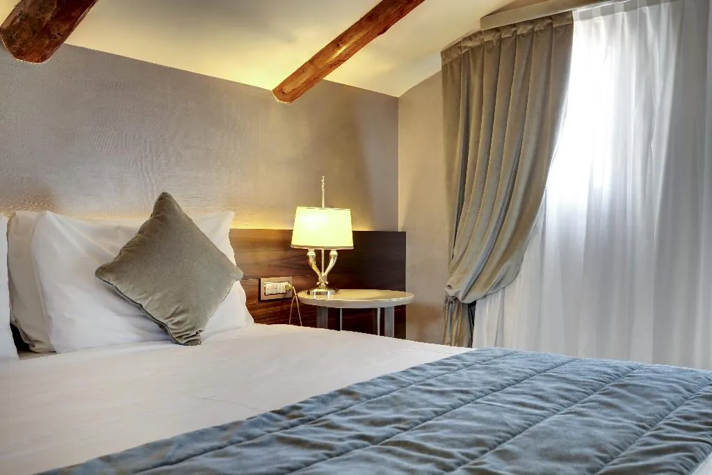 SUITE EXECUTIVE Room, Dona Palace, Venice