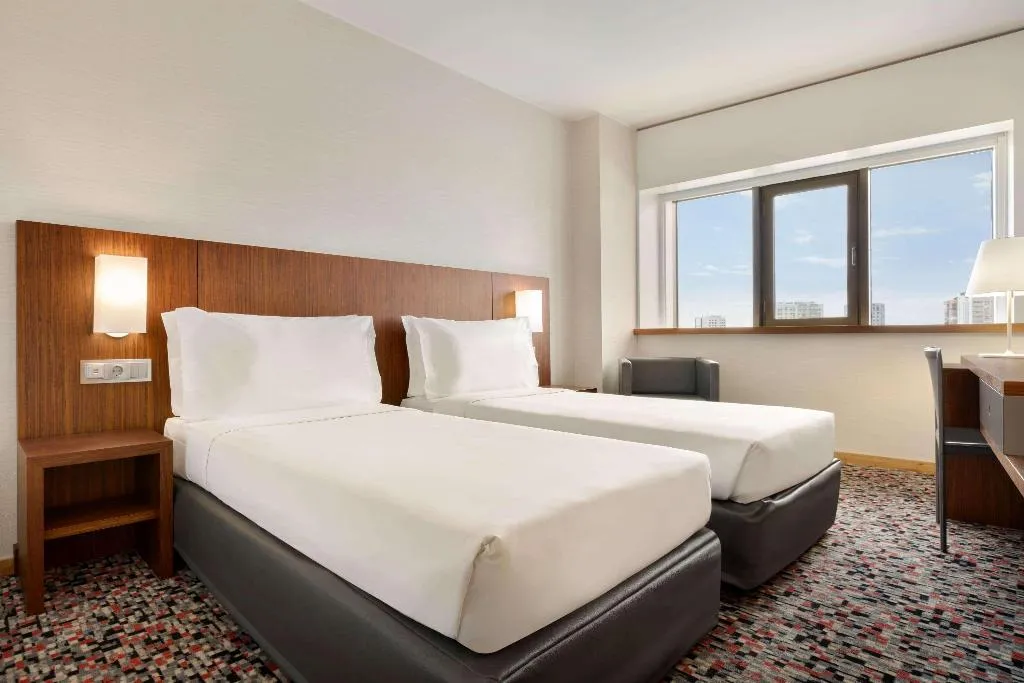 TWIN CITY VIEW Room, Ramada by Wyndham Lisbon, Lisbon
