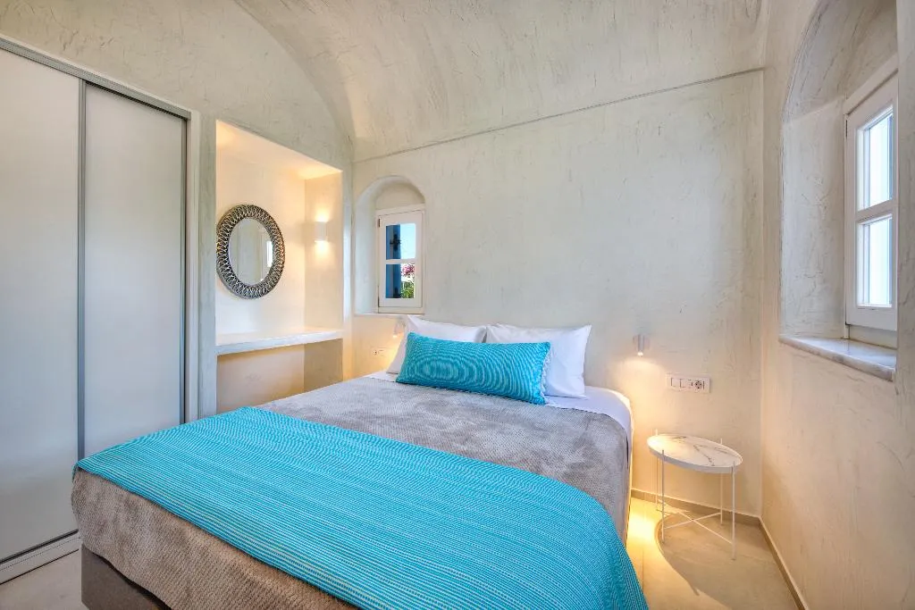 VILLA WITH PRIVATE POOL Room, Sienna Eco Resort, Santorini