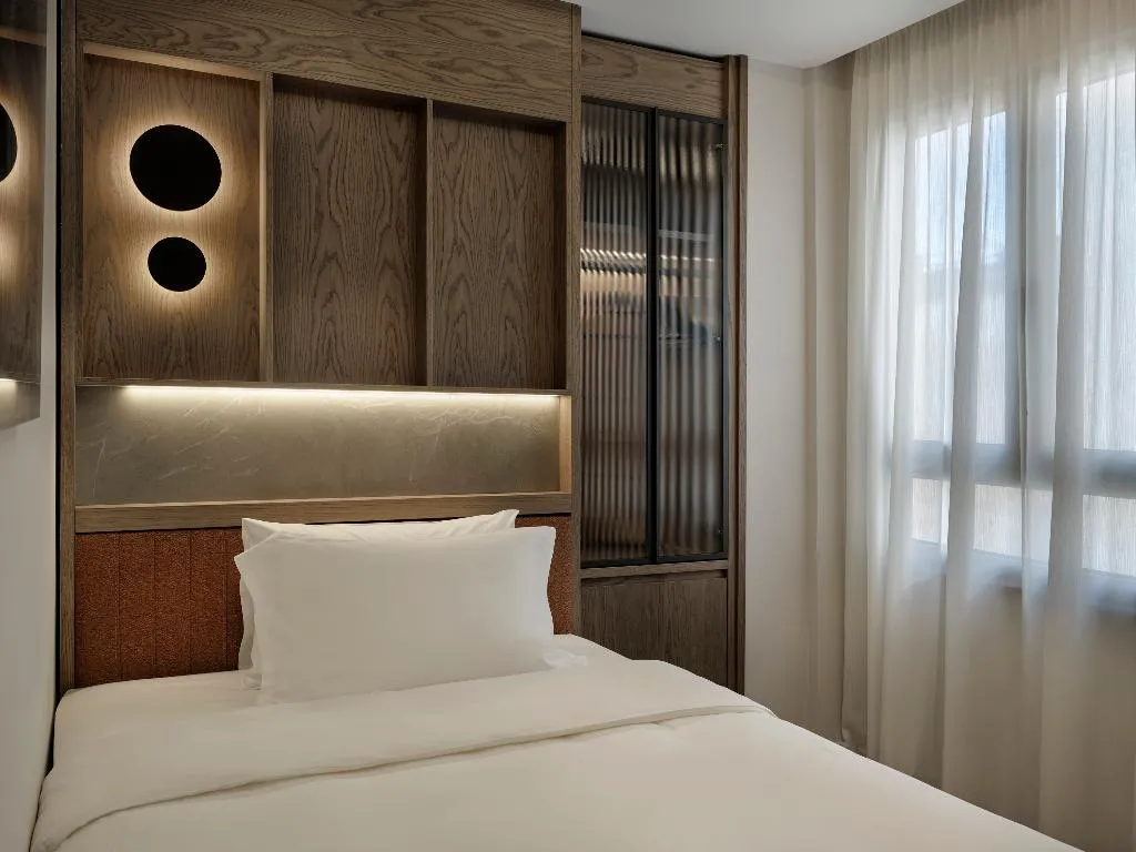 SINGLE STANDARD Room, Electra Rhythm Athens, Athens