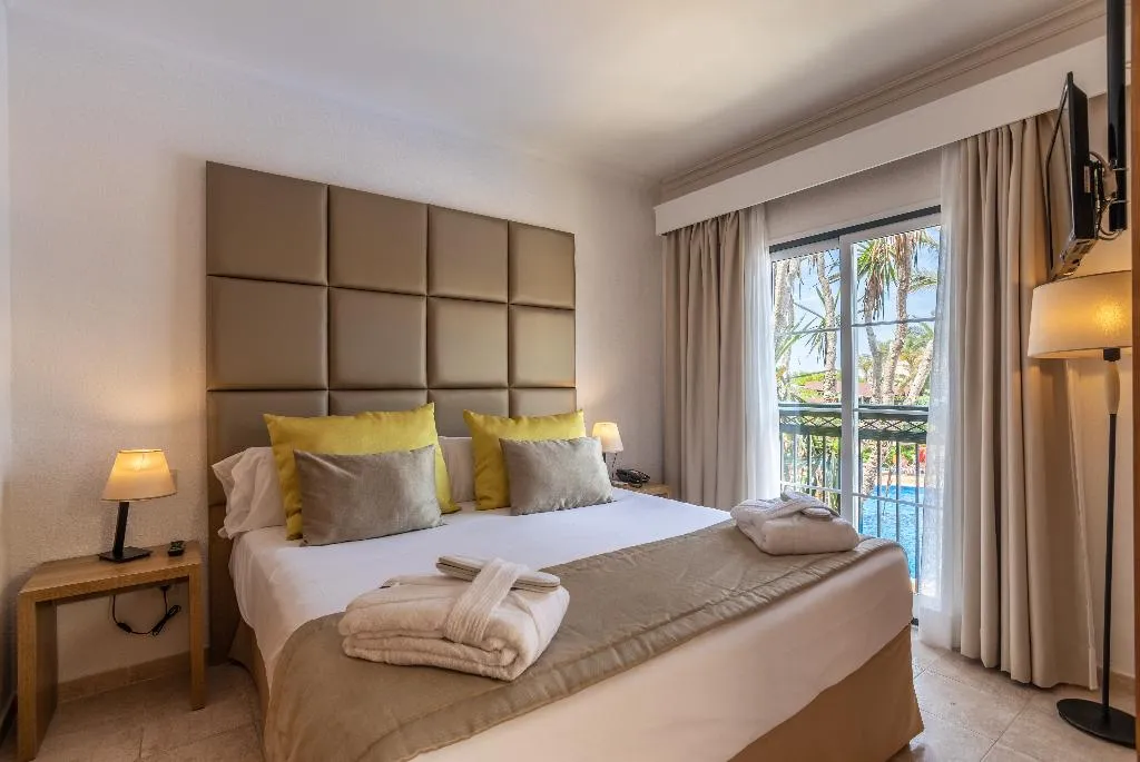 APARTMENT POOL VIEW Room, Zafiro Menorca, Menorca