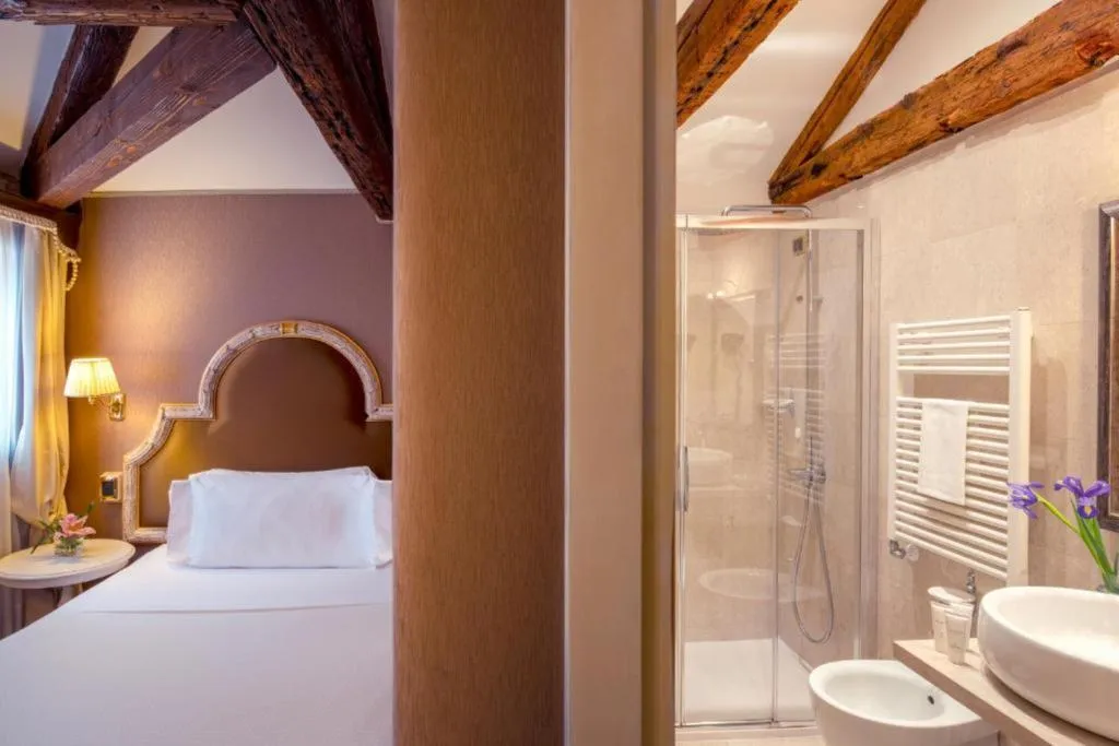 DOUBLE SINGLE USE BUSINESS SUPERIOR Room, Maison Venezia | UNA Esperienze, Venice