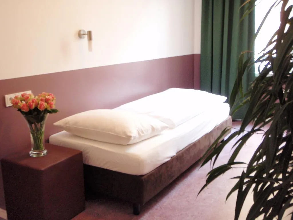 SINGLE STANDARD Room, Grand Hostel Berlin Classic, Berlin