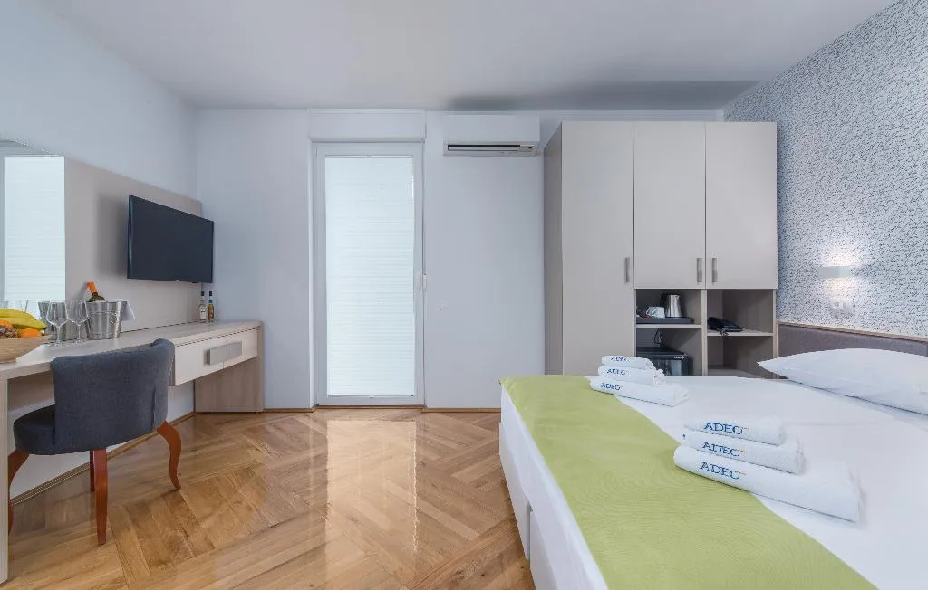 TRIPLE WITH TERRACE Room, Aparthotel Adeo, Istria