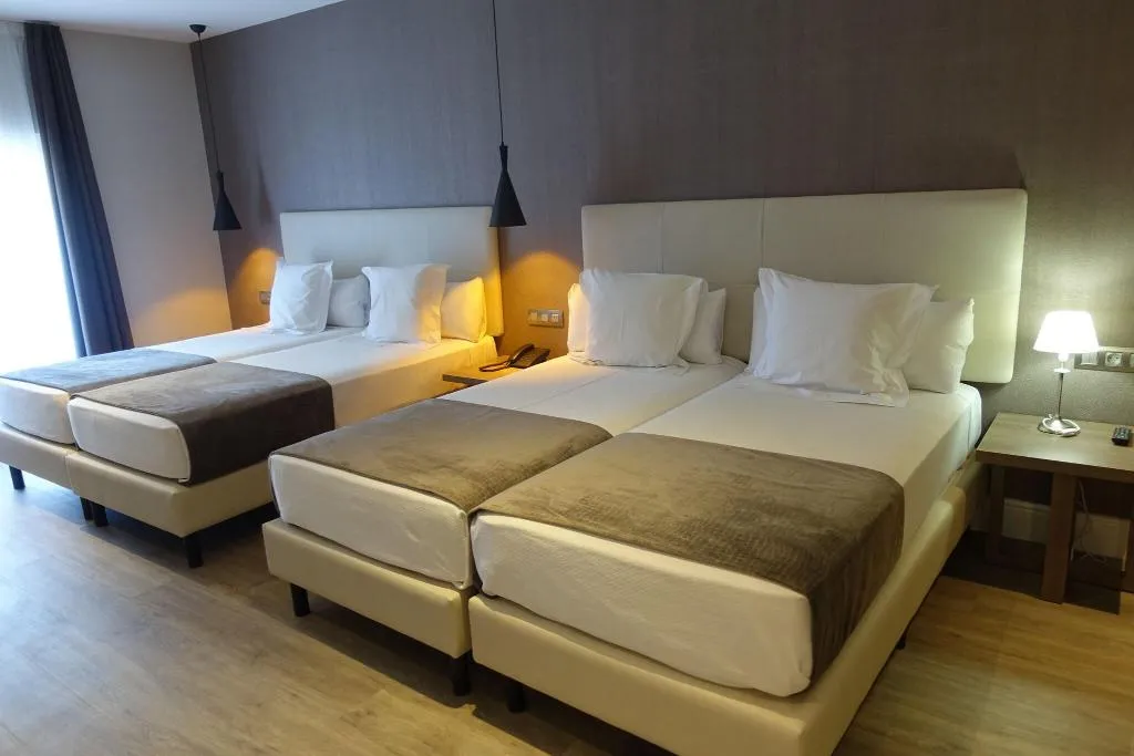Room, Oasis, Barcelona