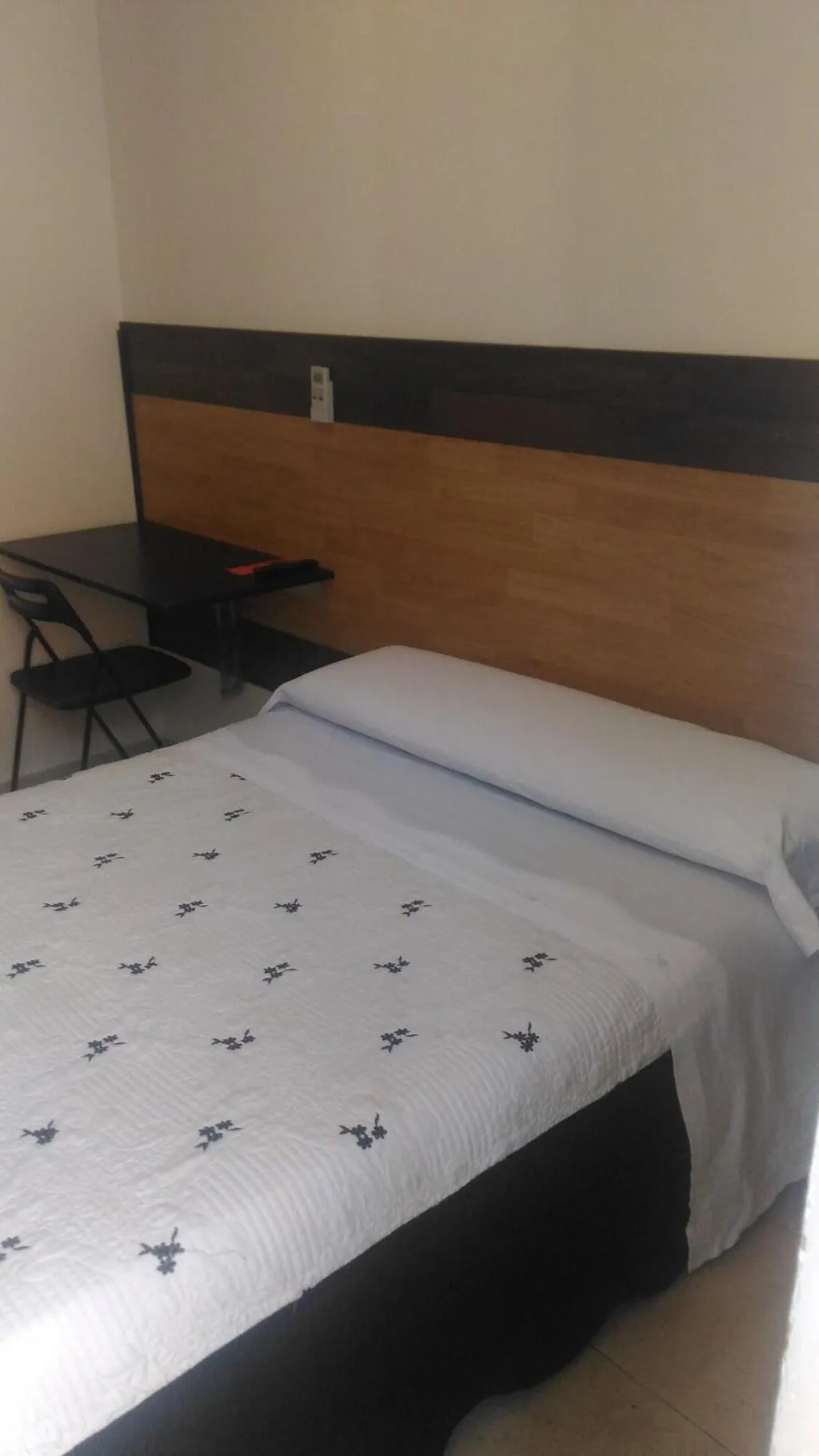 Room, Hostal Alaska, Madrid