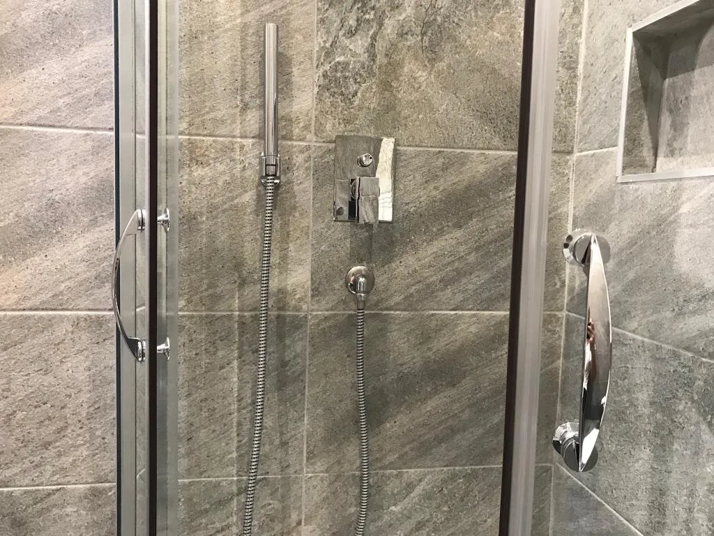 Room, Mec, Milan