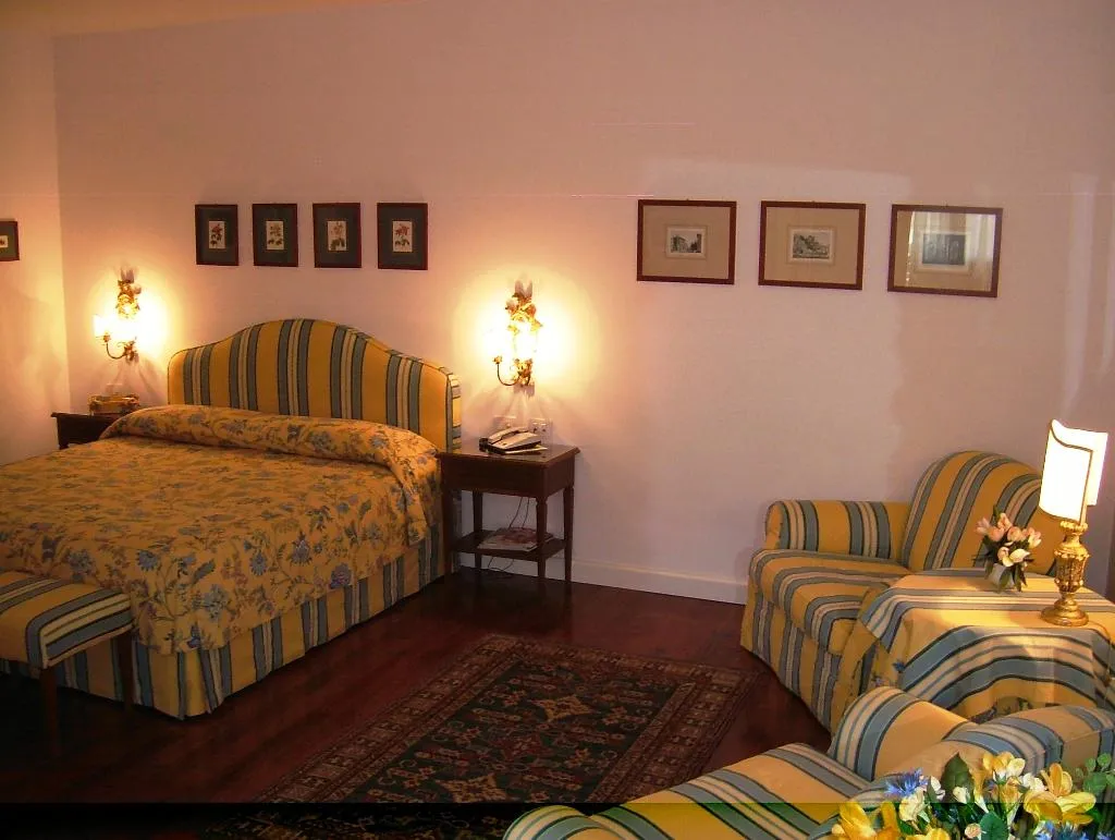 JUNIOR SUITE CAPACITY 4 Room, Marignolle Relais & Charme, Florence
