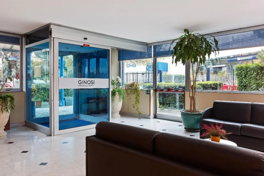 Lobby, Milan Arizona, Milan