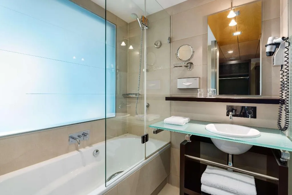 DOUBLE SUPERIOR Room, NH Den Haag, Amsterdam