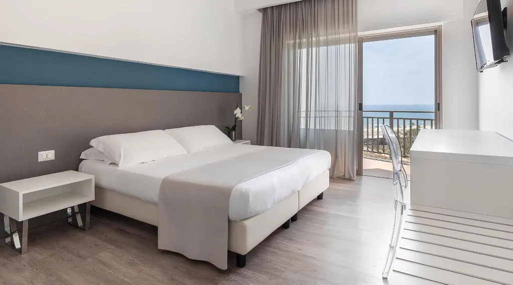 TRIPLE SUPERIOR SEA VIEW Room, Serapo, Rome