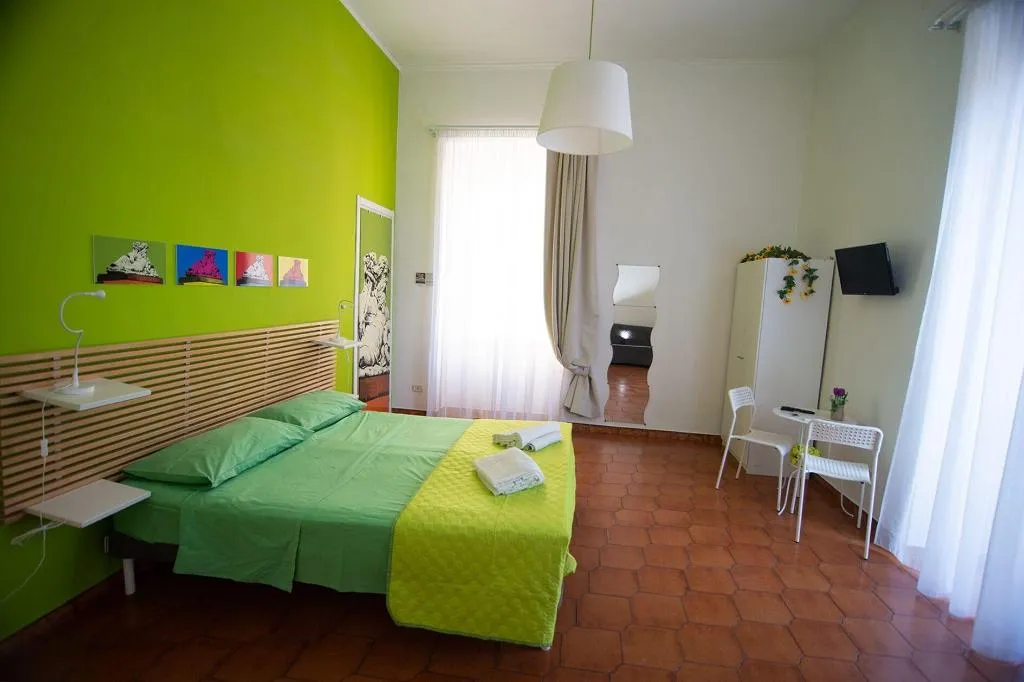 Room, B&B Tarumbò, Naples