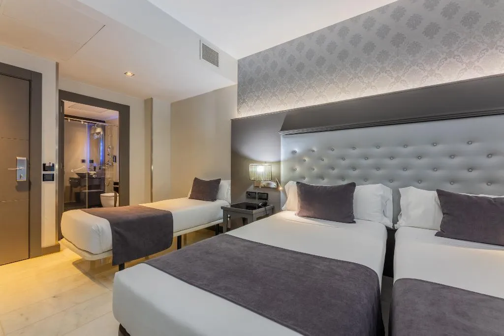 TRIPLE STANDARD Room, Hotel Ciutadella Barcelona, Barcelona