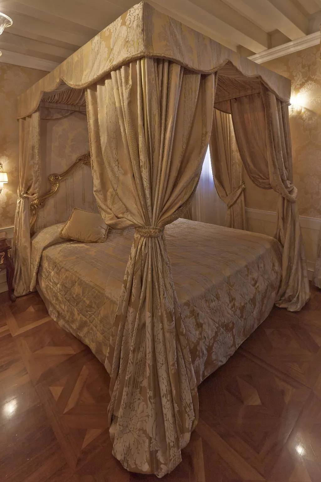 JUNIOR SUITE CAPACITY 4 Room, Canal Grande, Venice