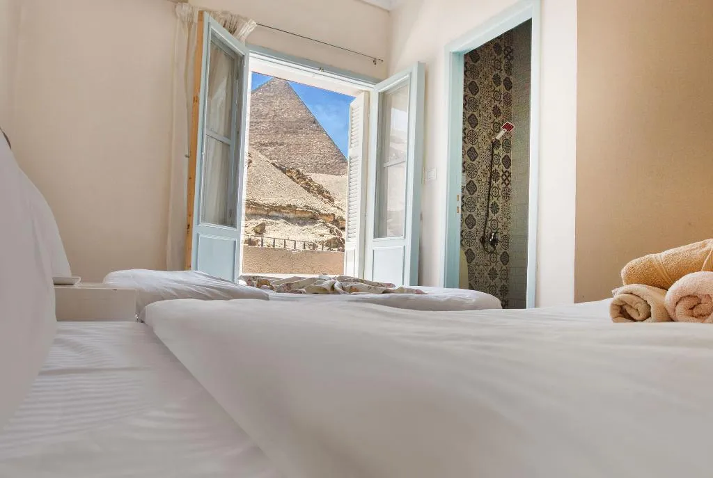 Double or Twin DELUXE WITH BALCONY Room, Villa Khufu Pyramids Hotel, Cairo