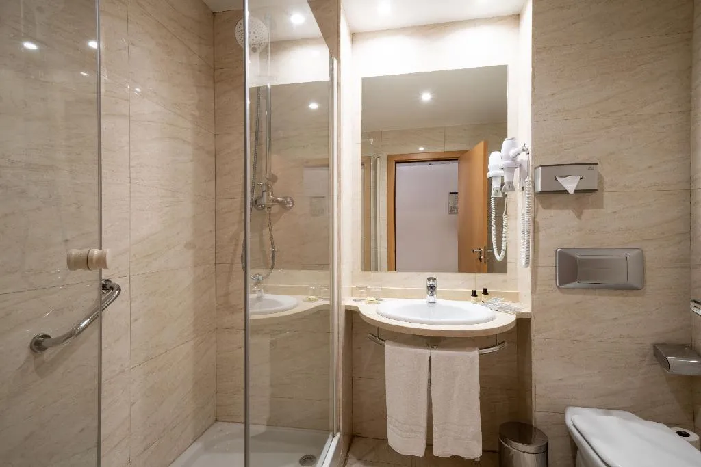 TRIPLE STANDARD Room, Catalonia La Maquinista, Barcelona