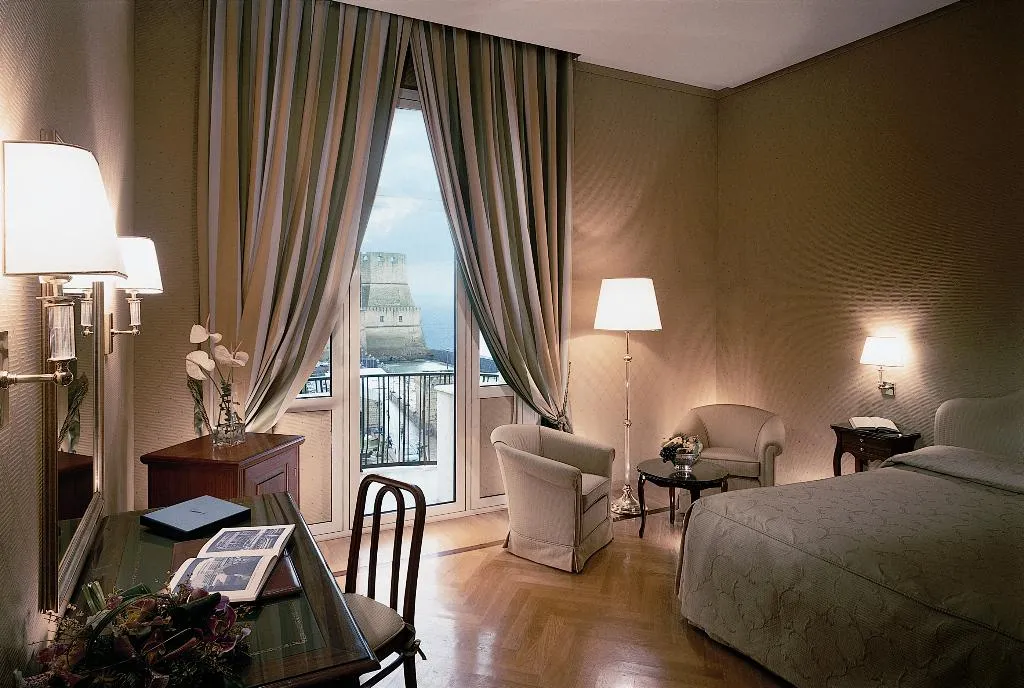 Double or Twin DELUXE SEA VIEW Room, Grand Hotel Vesuvio Naples, Naples