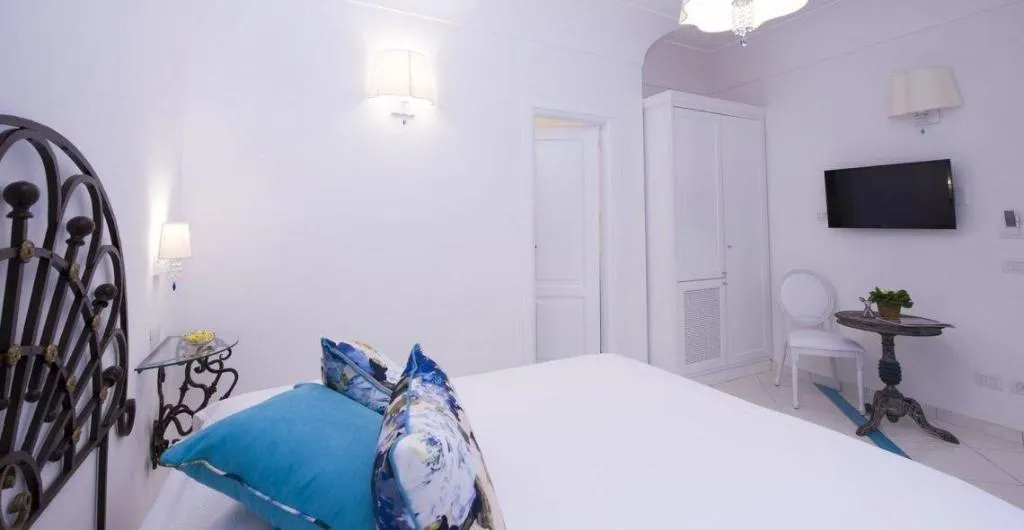 Room, La Valle Delle Ferriere, Naples