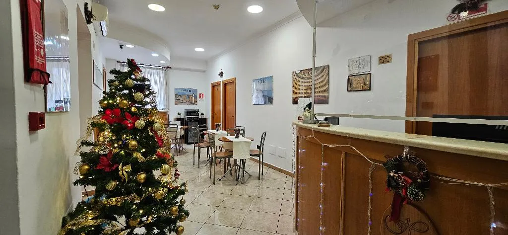 Lobby, Zara, Naples