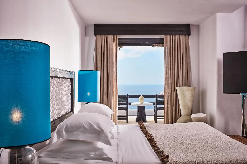 SUITE WITH JACUZZI Room, Myconian Utopia Relais & Chateaux, Mykonos