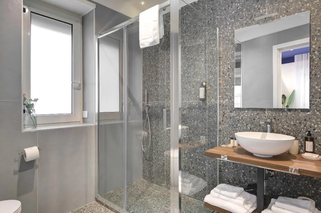 DOUBLE DELUXE WITH BALCONY Room, Well Suites - Piazza dei Martiri, Naples