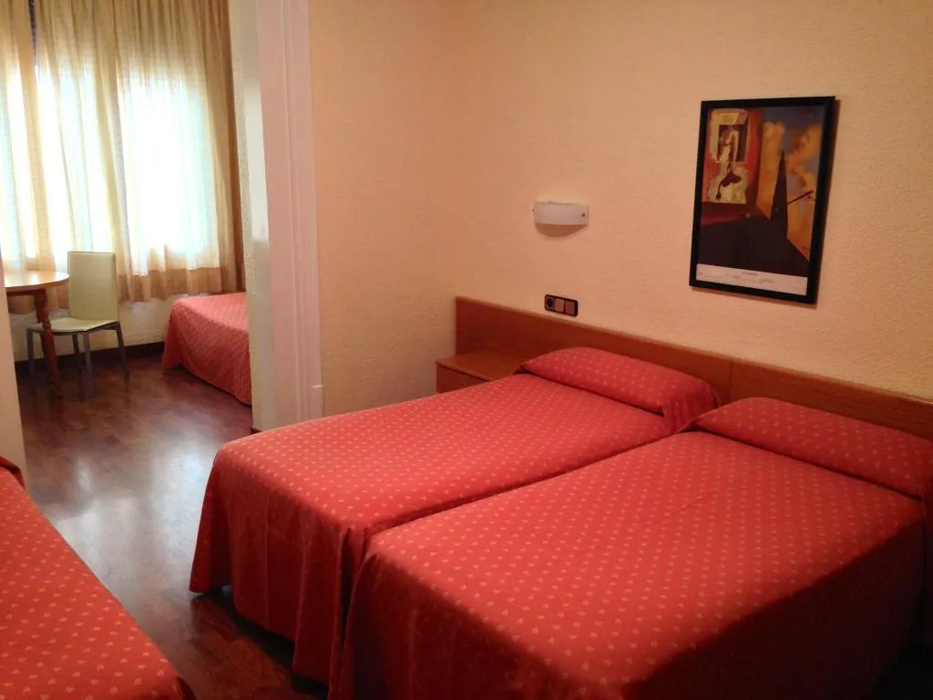 TRIPLE STANDARD Room, Studios Pelayo, Barcelona
