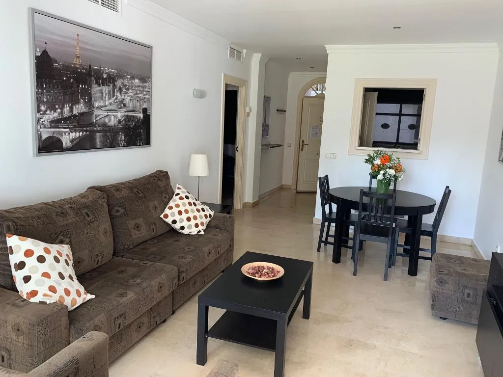 APARTMENT CAPACITY 4 TWO BEDROOMS Room, Aloha Gardens, Costa Del Sol
