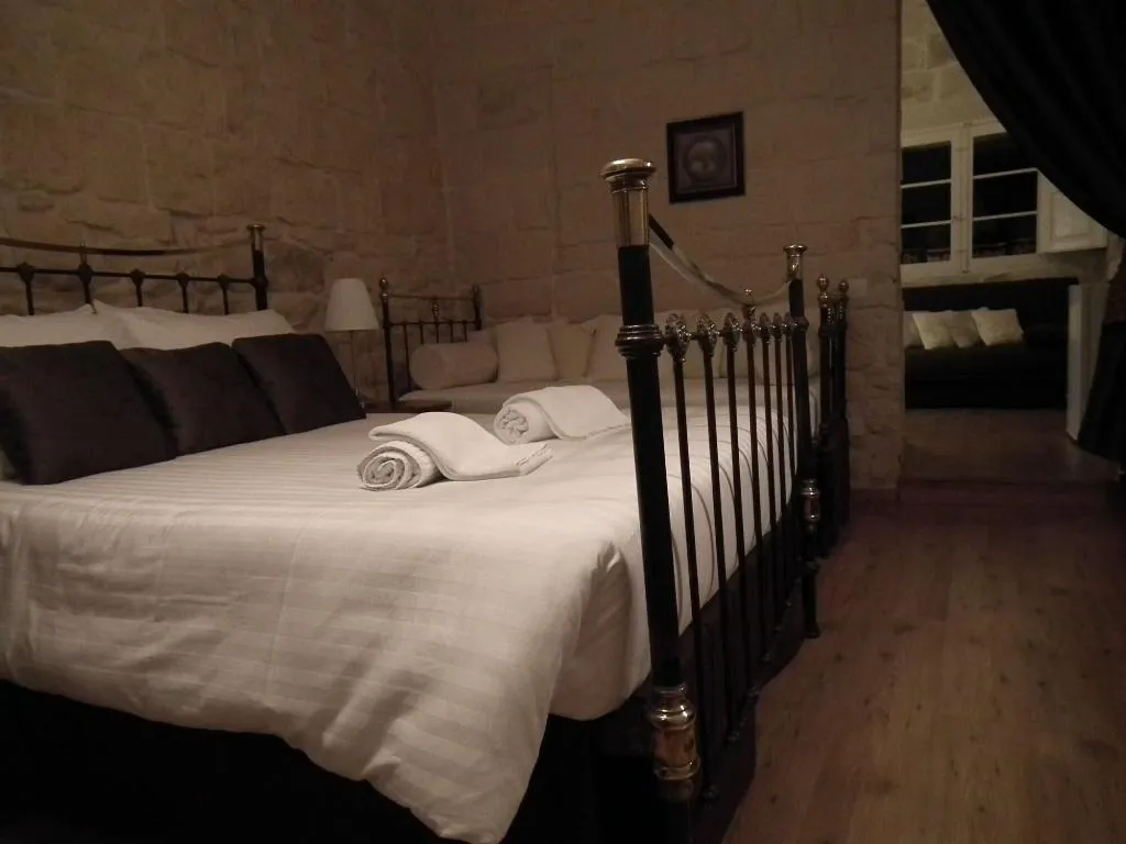 Room, Loggia Mariposa, Malta