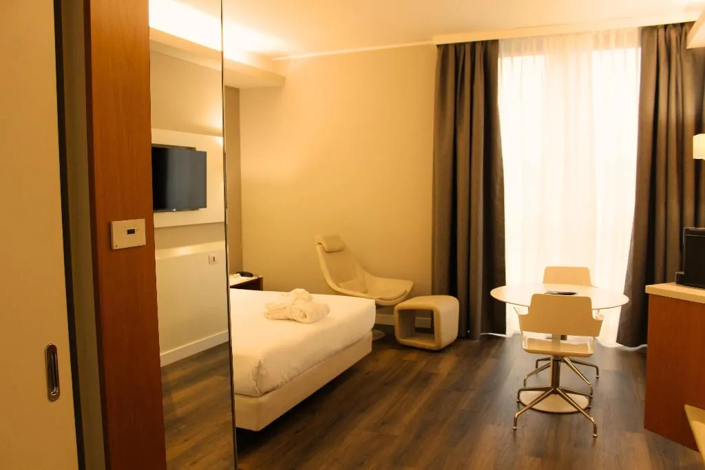 DOUBLE SUPERIOR NON SMOKING Room, Best Western Mirage Hotel Fiera, Milan
