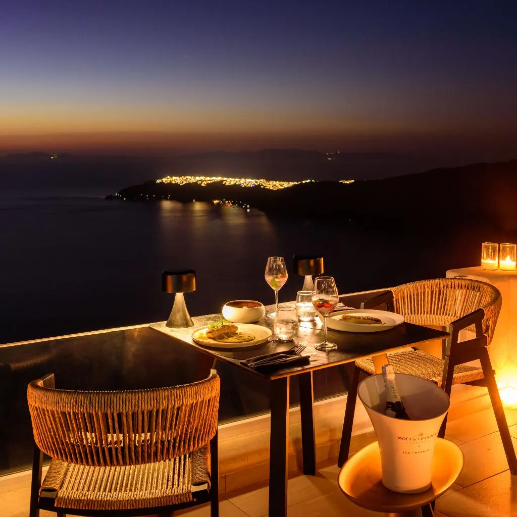 SUITE DELUXE WITH PRIVATE POOL Room, Andromeda Villas, Santorini