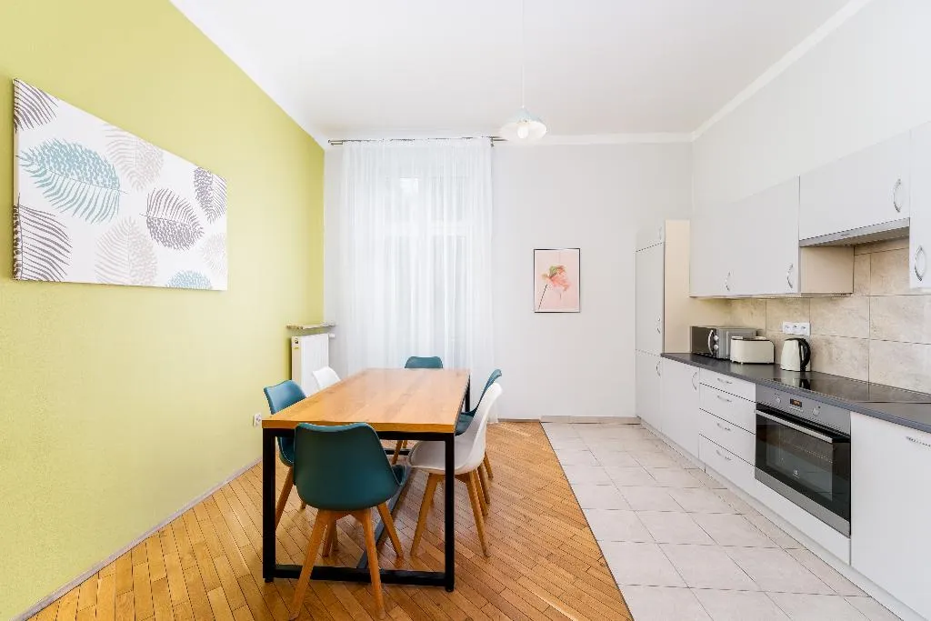 APARTMENT DELUXE THREE BEDROOM Room, 1898 Parkside Boutique Residence, Krakow