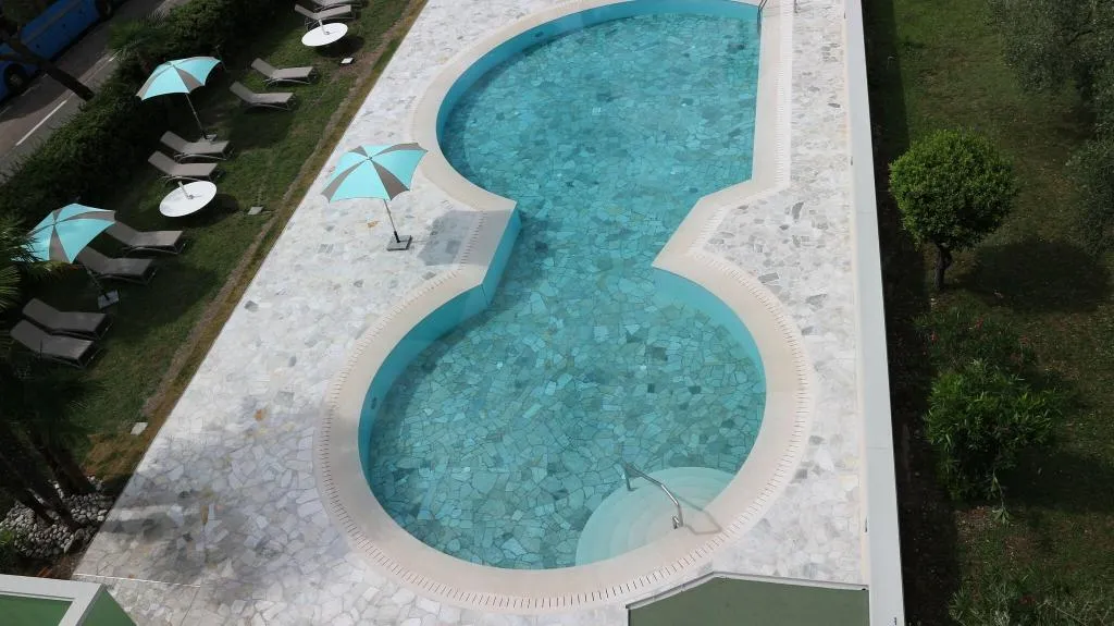 Pool, Bristol, Milan