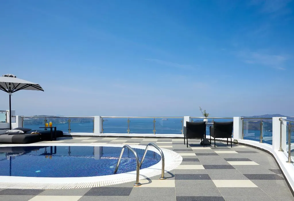 Double or Twin SEA VIEW WITH PRIVATE POOL Room, Petit Palace, Santorini