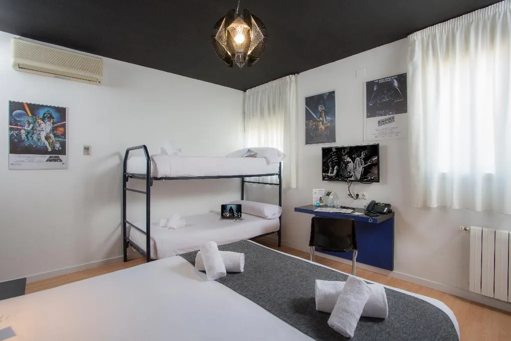 QUADRUPLE STANDARD Room, Casual Del Cine Valencia, Valencia