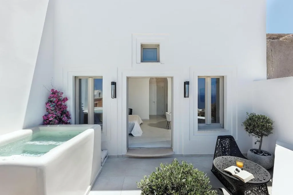 General view, La Madeleine Oia, Santorini