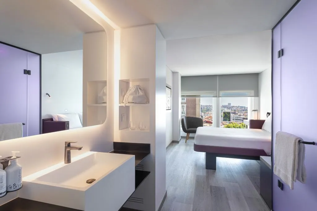 DOUBLE CITY VIEW QUEEN BED Room, Yotel Porto, Porto