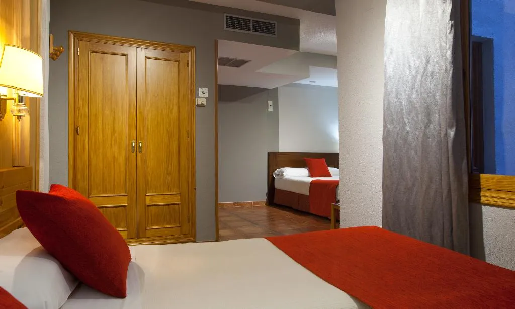 QUADRUPLE STANDARD Room, Hotel Real de Toledo, Madrid