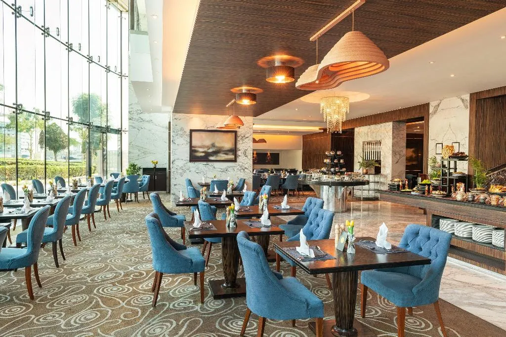 Restaurant, voco Bonnington Dubai, Dubai