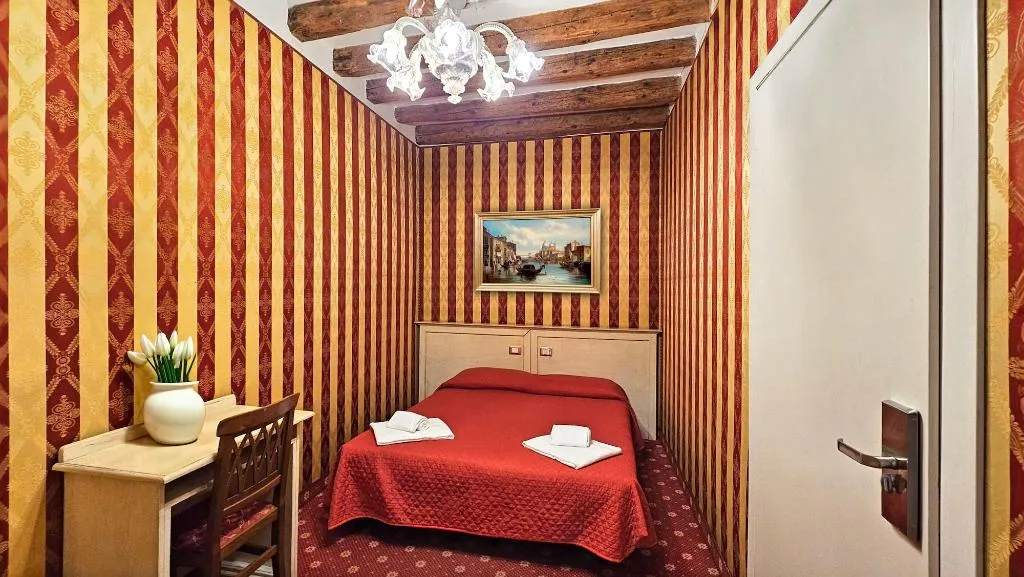 Room, Ca' Messner 5 Leoni, Venice