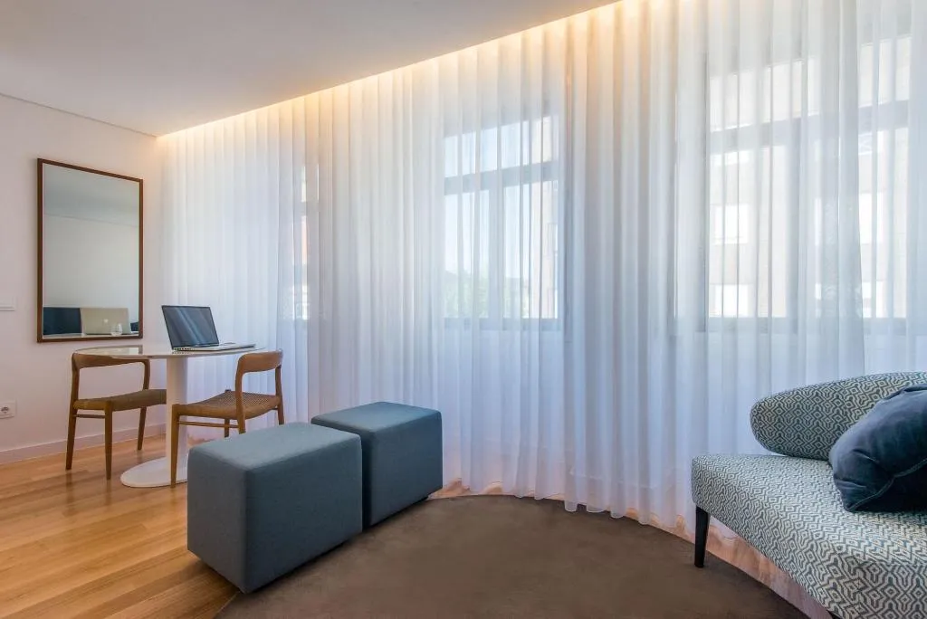 Room, Domum, Porto