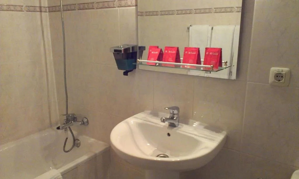 Room, Hostal Zamora, Madrid